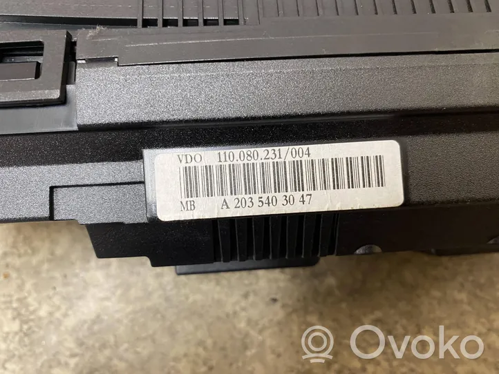 Mercedes-Benz C W203 Tachimetro (quadro strumenti) A2035403047