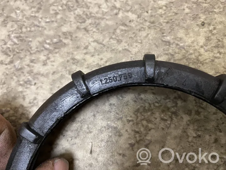 Mercedes-Benz C W203 Bague de verrouillage pour réservoir de carburant 1250759