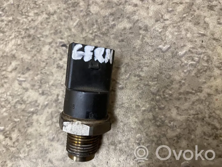 Mercedes-Benz C W203 Sensore di pressione del carburante 0281002504