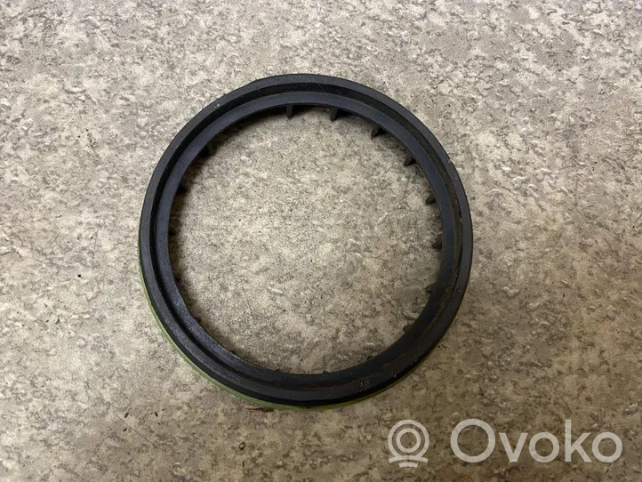 Volvo S60 Anello/dado di bloccaggio della vite della pompa del carburante nel serbatoio 8649739