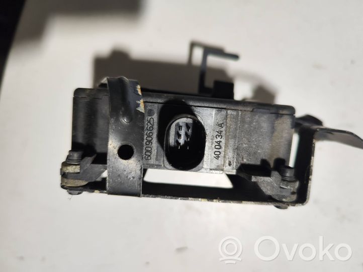 Volkswagen Jetta V Valve vacuum 1K0906279B