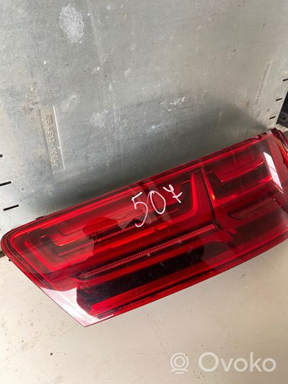 Audi Q7 4M Lampy tylnej klapy bagażnika 4M0945094C