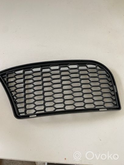 Volkswagen Transporter - Caravelle T5 Grill / Wlot powietrza błotnika przedniego KM510266LH