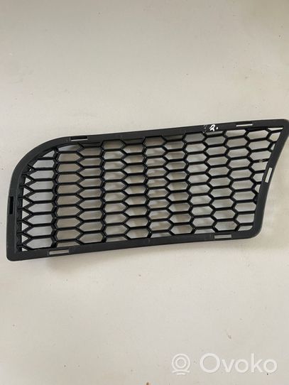 Volkswagen Transporter - Caravelle T5 Grill / Wlot powietrza błotnika przedniego KM510266LH