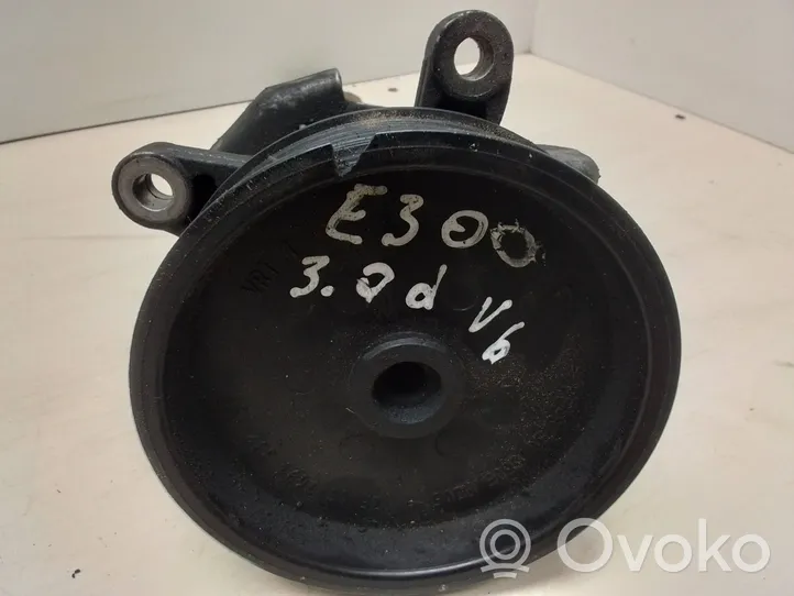 Mercedes-Benz E W211 Pompe de direction assistée A0054660201