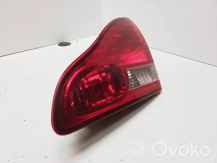 Toyota Avensis Verso Lampy tylnej klapy bagażnika 8158144070