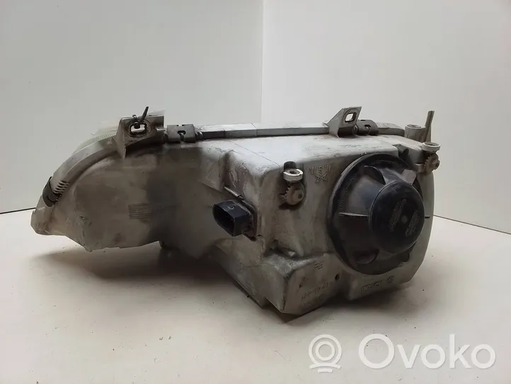 Volkswagen Sharan Lampa przednia 1305235255