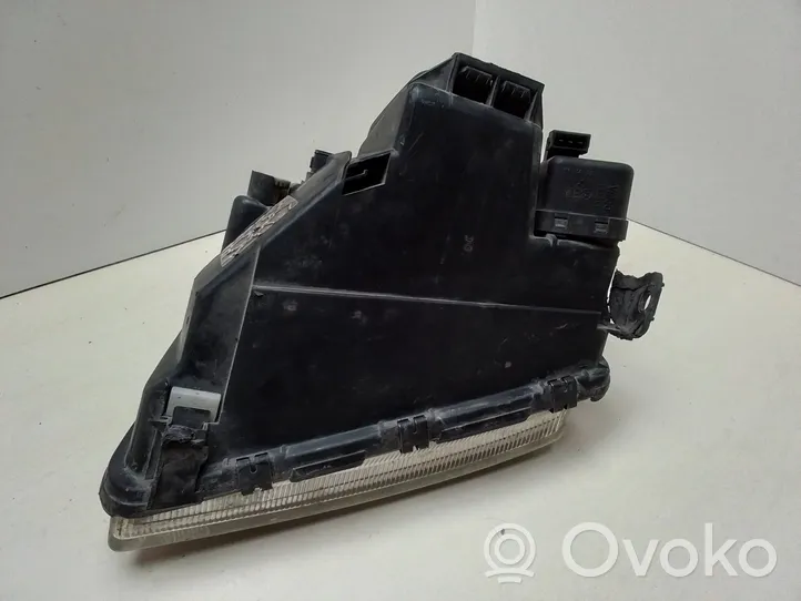 Audi A4 S4 B5 8D Lampa przednia 8d0941004a