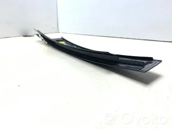 Mercedes-Benz C W204 Moulures des vitres de la porte arrière A2046902287