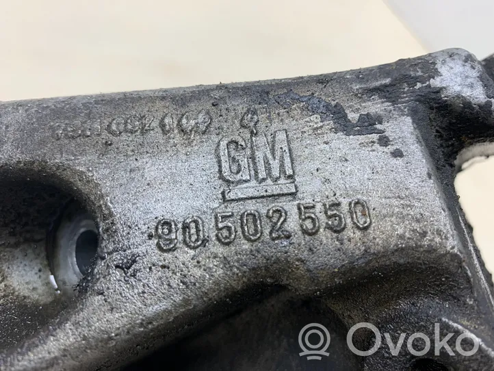 Opel Vectra B Pompa wspomagania układu kierowniczego 90502550