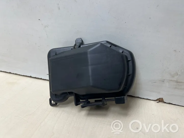 Toyota Avensis T250 Couvercle de boîte à fusibles 3021211F3L