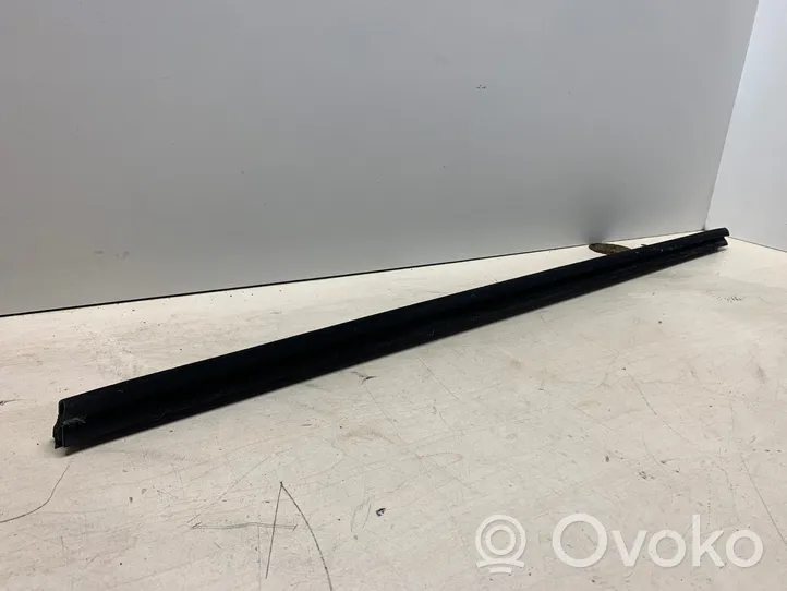 Toyota Avensis T250 Rivestimento modanatura del vetro della portiera posteriore 