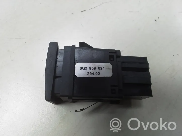 Volkswagen Polo Przycisk / Przełącznik ogrzewania szyby przedniej / czołowej 6Q0959621