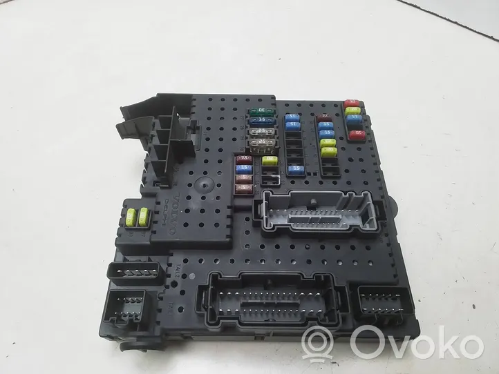 Volvo S80 Fuse module 8676391