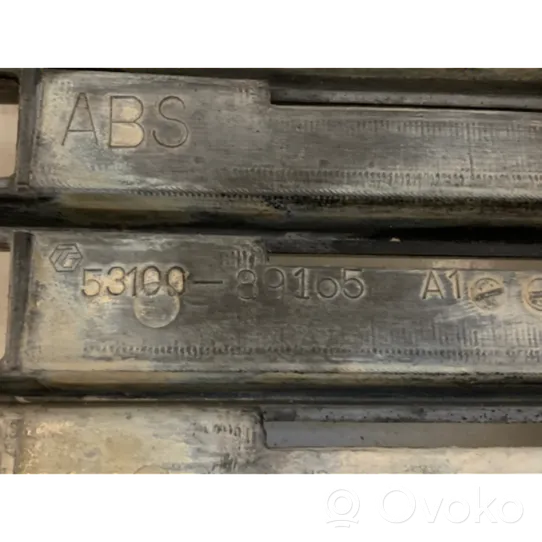 Toyota 4 Runner N120 N130 Etupuskurin ylempi jäähdytinsäleikkö 5310089165