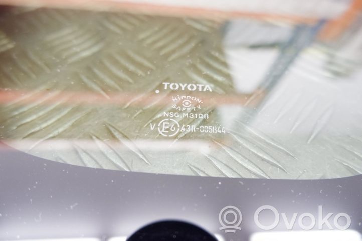 Toyota RAV 4 (XA50) Fenêtre latérale avant / vitre triangulaire 6272042390