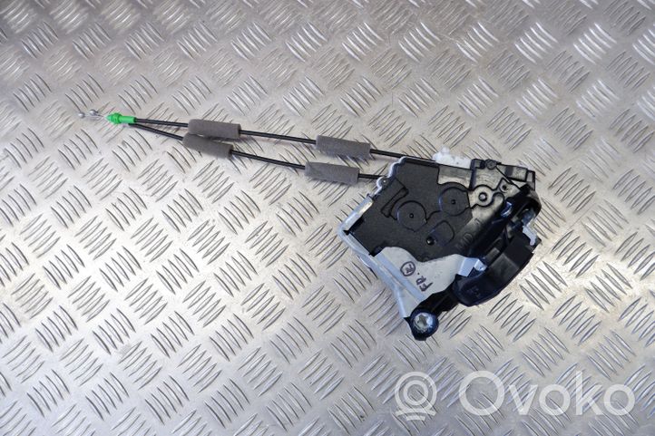 Toyota Yaris XP210 Zamek drzwi przednich 690300D130