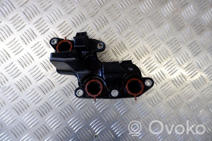 Toyota Yaris XP210 Autre pièce du moteur 12211F3010