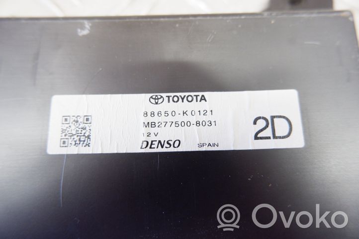 Toyota Yaris XP210 Ilmastoinnin ohjainlaite/moduuli 88650K0121
