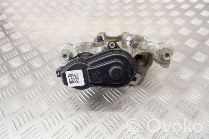 Toyota Yaris XP210 Pinza del freno posteriore 463100D010