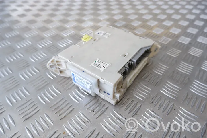 Lexus GS 300 350 430 450H Module de fusibles 8273030631