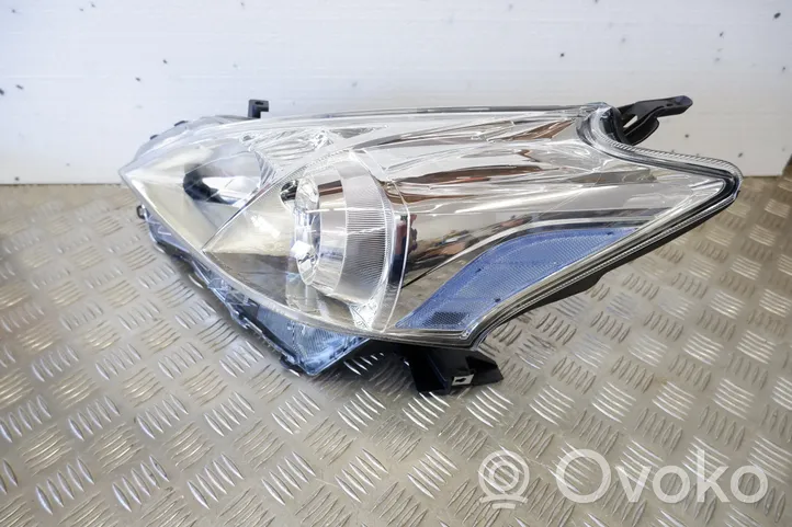 Toyota Prius+ (ZVW40) Lampa przednia 8117047420