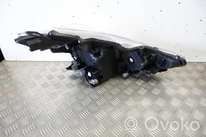 Toyota Prius+ (ZVW40) Lampa przednia 8107047680