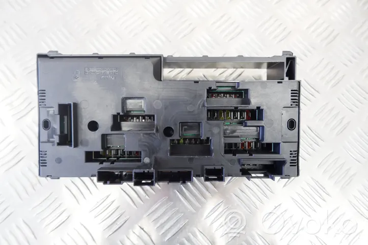 BMW 5 F10 F11 Ramka / Moduł bezpieczników 9234421