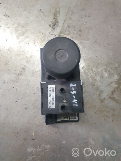 Audi A3 S3 8L Pompe à vide verrouillage central 8L0862257A