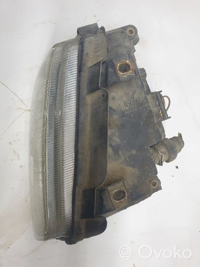 Audi A4 S4 B5 8D Lampa przednia 