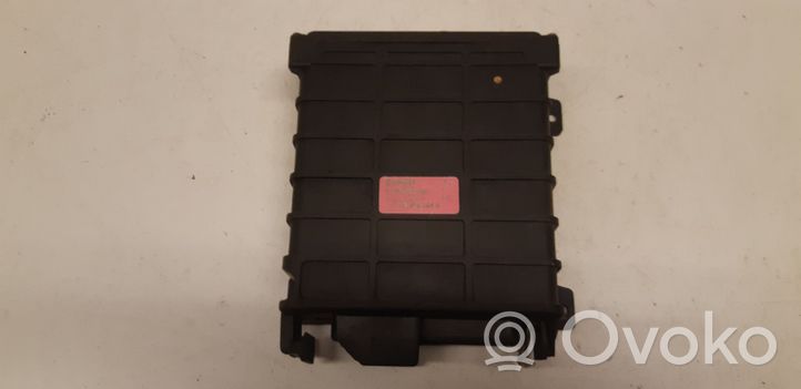 Audi 80 90 B2 Moottorin ohjainlaite/moduuli 811906264G