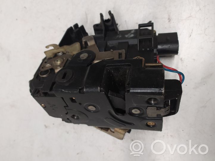 Audi A6 S6 C5 4B Etuoven lukko 4B0839015B