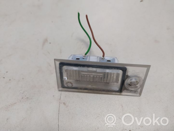 Audi A6 S6 C5 4B Lampa oświetlenia tylnej tablicy rejestracyjnej 4B5943021