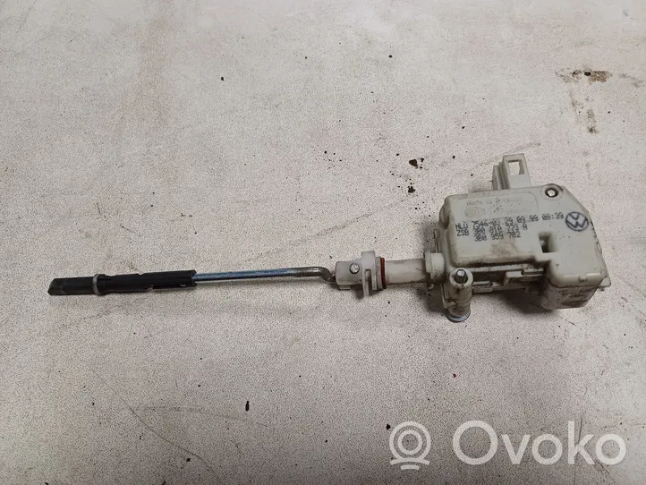 Volkswagen PASSAT B5.5 Motorino del tappo del serbatoio del carburante 3B0810773A