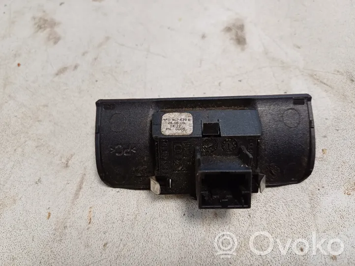 Audi A6 S6 C6 4F Sensor de luz solar 4F0907539B