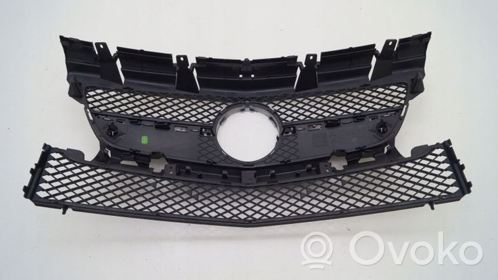 Mercedes-Benz SLK R172 Grille calandre supérieure de pare-chocs avant A1728880160