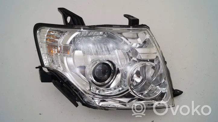 Mitsubishi Pajero Lampa przednia 