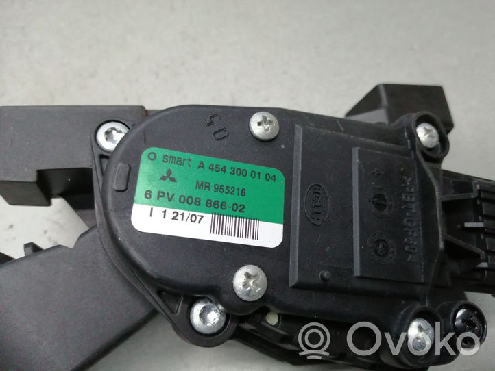 Mitsubishi Colt Gaspedal A4543000104