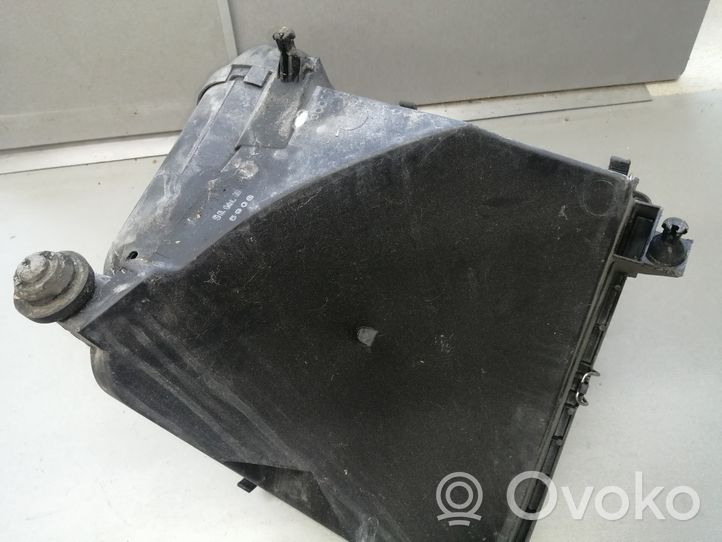 Mercedes-Benz CLK A208 C208 Caja del filtro de aire A1110900801