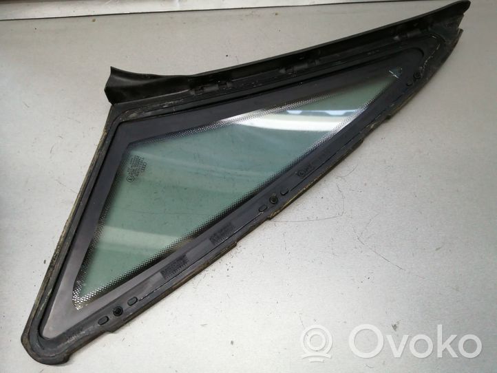 Audi A8 S8 D2 4D Fenêtre latérale avant / vitre triangulaire 4D0845300AH