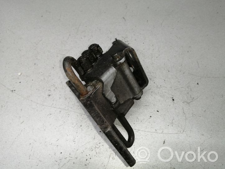 Audi A8 S8 D2 4D Cerniera inferiore della portiera anteriore 4D0831412D