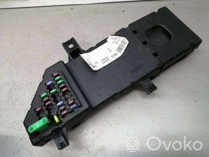 Opel Vectra C Module de fusibles 13181984