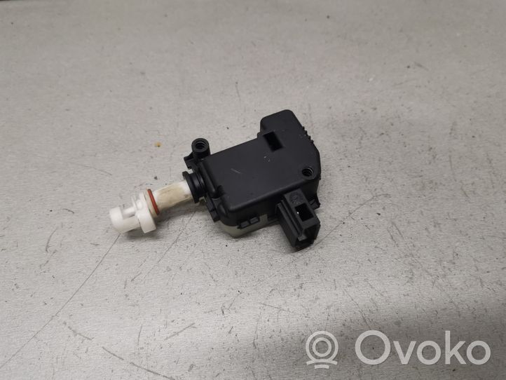 Volkswagen Touareg I Moteur de verrouillage trappe à essence 1J0810773D