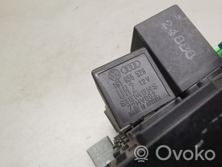 Volkswagen Golf III Module de fusibles 357937039