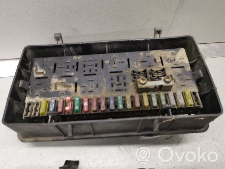 Audi 100 200 5000 C3 Module de fusibles 443941822A