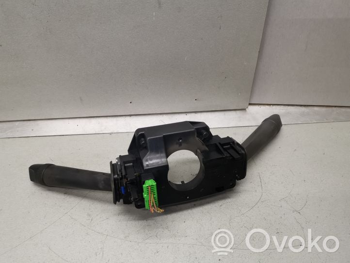 Volvo XC70 Leva/interruttore dell’indicatore di direzione e tergicristallo 8685372