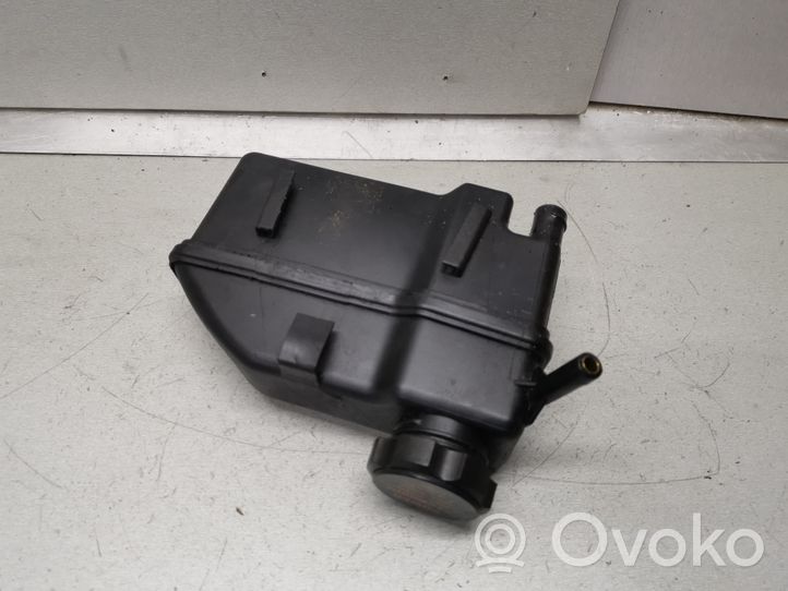 Volvo XC70 Réservoir de liquide de direction assistée 8649720