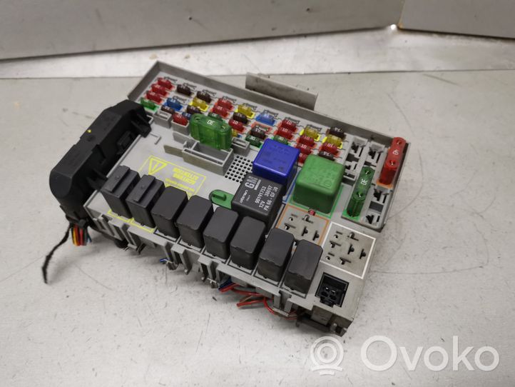 Opel Zafira A Fuse module 24412497