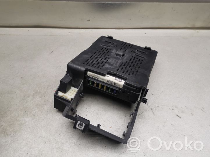 Renault Scenic I Module de fusibles 7703297929