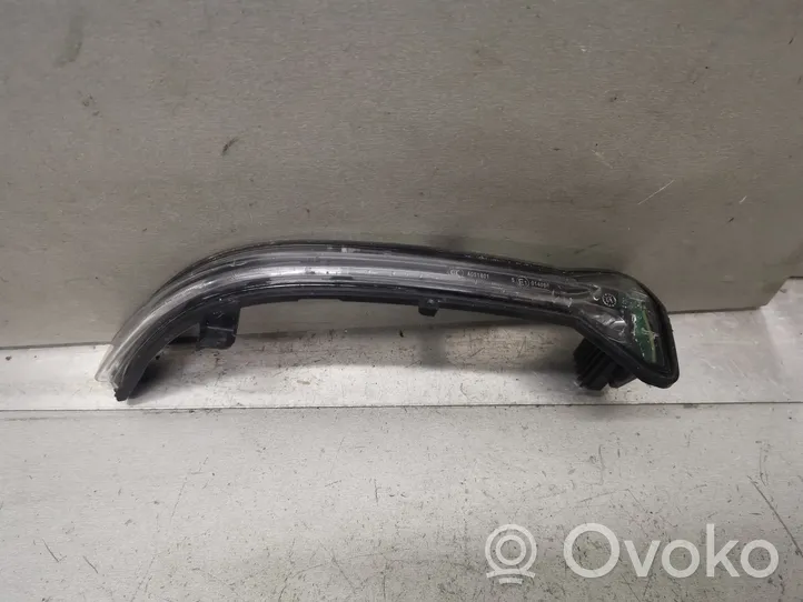 BMW 5 G30 G31 Voyant lumineux de rétroviseur 51167414650